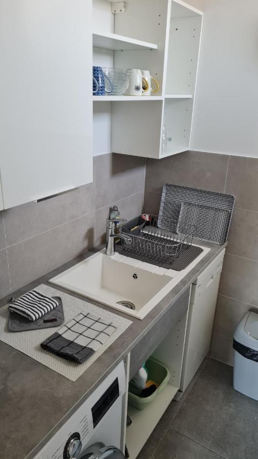 קאן סור מר 2P Entierement Climatise I Bien Insonorise I Wifi I A 300 M De La Mer I Restaurants Commerces Et Transports A 5Mn A Pied I Ideal 2 Personnes I Possibilite 4 Avec Canape Lit De Qualite I Tres Belle Douche מראה חיצוני תמונה